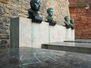 Скрнављење споменика као вандализам са поруком – друштвено насиље има свој потпис