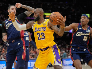 Лејкерси изгубили са 30 разлике у Кливленду, а могли су и више