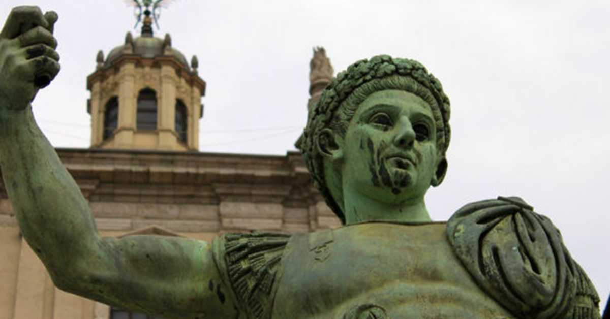 "313": Два цара, два Бога, 1. еп.