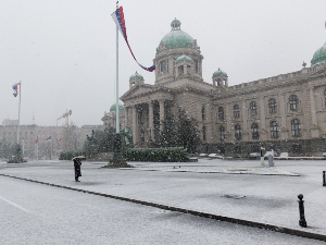 Уклоњене кућице испред Дома Народне скупштине