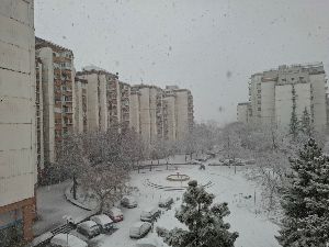 Снег веје у Београду, Сремској Митровици, падавине у већем делу земље, отежан саобраћај