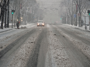 Лед, снег и минус: Како да возите безбедно када зима покаже зубе