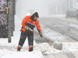 Снег и лед у Србији – могуће несташице струје и кашњење летова, главни путеви проходни