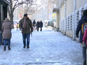 Ледена киша, снег, суснежица – пазите да не паднете, ортопеди имају пуне руке посла