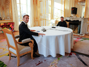 Зеленски и Макрон разговарали о јачању одбране и дипломатије; Руси погодили складиште украјинских дронова