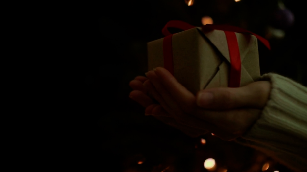 Кад су џепови били пуни ораха, а не брендова – да ли смо изгубили праву меру даривања