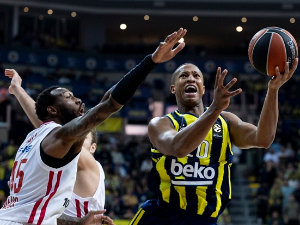 Олимпијакос без Милутинова и Џонса поражен у Истанбулу