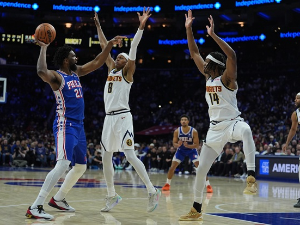 Ембид помогао трећепозивцима Денвера да се 