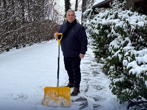 Орбан се прихватио лопате: Нема ништа лепше од снежног јутра