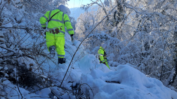Србија и даље под снегом – проблеми са струјом на западу земље, саобраћај отежан на већини путних праваца