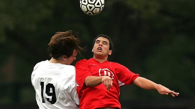 Од боксерске деменције до фудбала: како поновљени ударци главом оштећују мозак спортиста