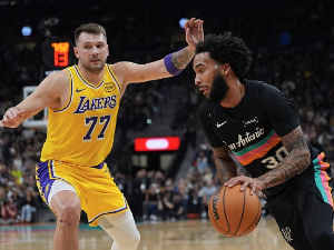 Узалуд Дончићев трипл-дабл, Сан Антонио лако са Лејкерсима