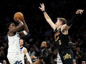 Едвардс стигао до 10.000 поена, Минесота боља од Кливленда