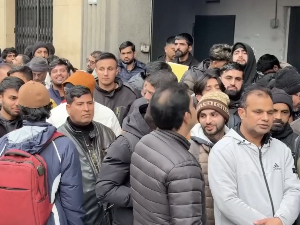 Један проблем, два решења – Шпанија масовно издаје радне дозволе мигрантима, Италија има другачији приступ