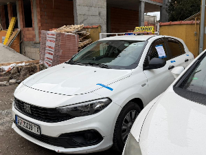 Избоден и опљачкан таксиста у Новом Саду, нападач у бекству