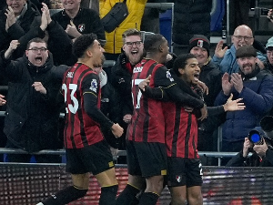 Рајанов нови гол за преокрет Борнмута и победу над Евертоном; Челзи кикснуо са Лидсом