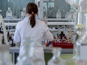 Младе научнице деле своја искуства на панелу „Она и наука“