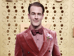 Преминуо Џејмс ван дер Бик, звезда серије „Досоновог свет“