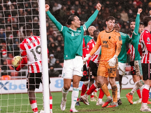 Ливерпулу три бода, Сандерленду први пораз на домаћем терену