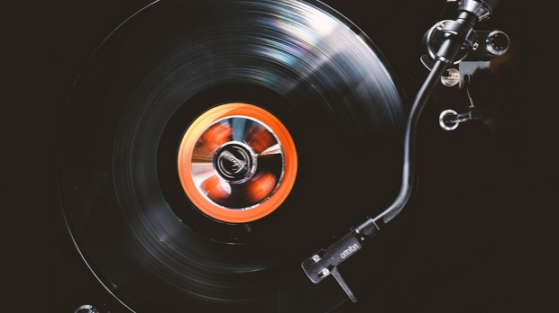 Ноћни програм: Ноћ на 33 обртаја