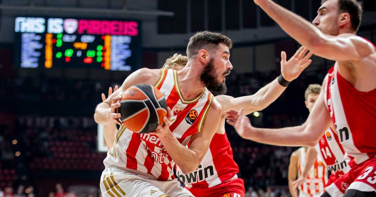 Звезда пропуштала прилике, Олимпијакос славио у Пиреју