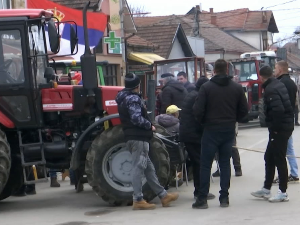 Настављене блокаде пољопривредника у Богатићу и Мрчајевцима