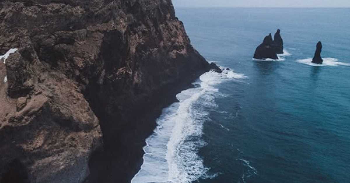 Затворена смртоносна Црна плажа на Исланду – све је краћа због "таласа убица" и јаких ветрова 