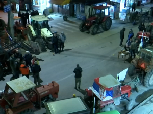 Настављене блокаде пољопривредника у Богатићу и Мрчајевцима