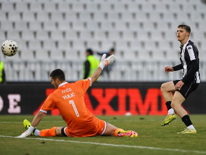 Партизан стрепео против Спартака у Београду, али уписао три бода пред 