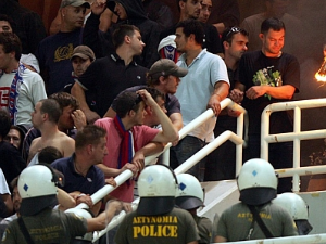 Спречен сукоб навијача Торциде и Ултраса на ауто-путу