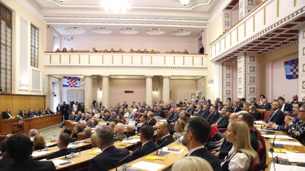 Саборски заступник певао о Павелићу као "вођи свих Хрвата"; Пуповац: Претња и величање зла Kép