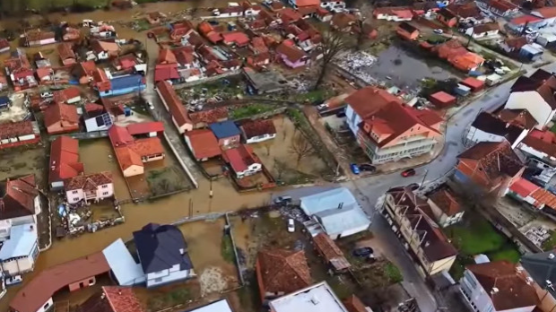 Поплаве у неколико региона у Северној Македонији, више од 200 људи евакуисано у Кичеву Kép