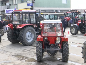 Шести дан блокада - млекари на путу у Мрчајевцима