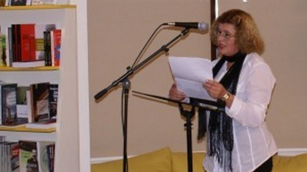 С песником у подне: Милица Краљ: ,,Небом расла бела црква"