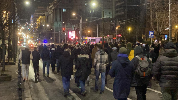 Протести у више градова поводом синоћних инцидената испред СНП-а Kép