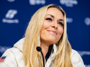 Линдси Вон на одласку поклонила плишане играчке деци на педијатрији