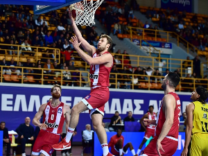 Олимпијакос први финалиста Купа Грчке, Милутинов повредио прст