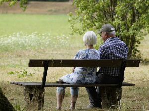  Да ли су хранитељске породице за одрасле бољи избор од домова за старе?