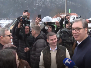 Председник Вучић у посети породици Симеоновић у Јасикову код Мајданпека