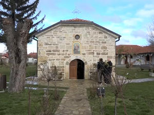 Обијена црква у Добротину код Приштине, однета кутија са прилогом