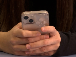 Мобилни телефони од учионица до парламента – предлог закона о ограничењу употребе у школама