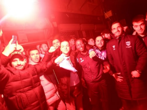 Ноћ када Нови Пазар није спавао - фудбалери дочекани уз песму и ватромет