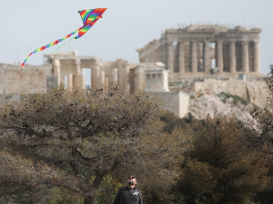 Зашто се данас широм Грчке пуштају змајеви