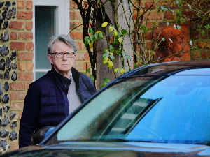  Лорд Мeнделсон ухапшен због сумње на злоупотребу положаја