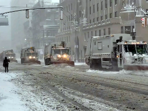 Паралисан североисток САД – више од 40 центиметара снега и хиљаде отказаних летова у Њујорку