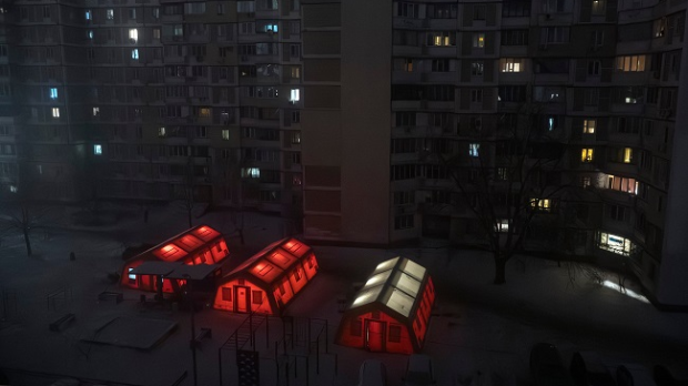 РТС у Кијеву – грађани у шаторима и мраку чекају струју и мир