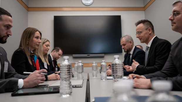 Сијарто: Мађарска и Србија убрзавају изградњу нафтовода Kép