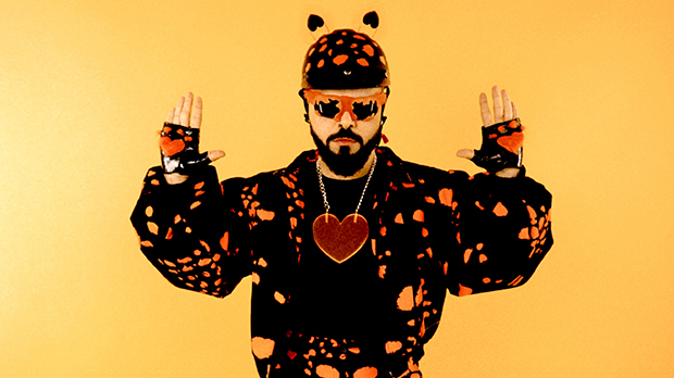 Евровизијска сензација стиже у Србију: Грчки представник Акилас специјални гост финала ПЗЕ 2026!