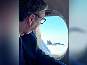 “Сухоји“ дочекали председника Вучића изнад Астане