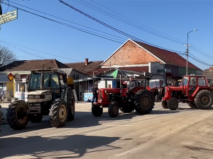 Пољопривредници обуставили блокаду у Мрчајевцима, премештена у село Милочај